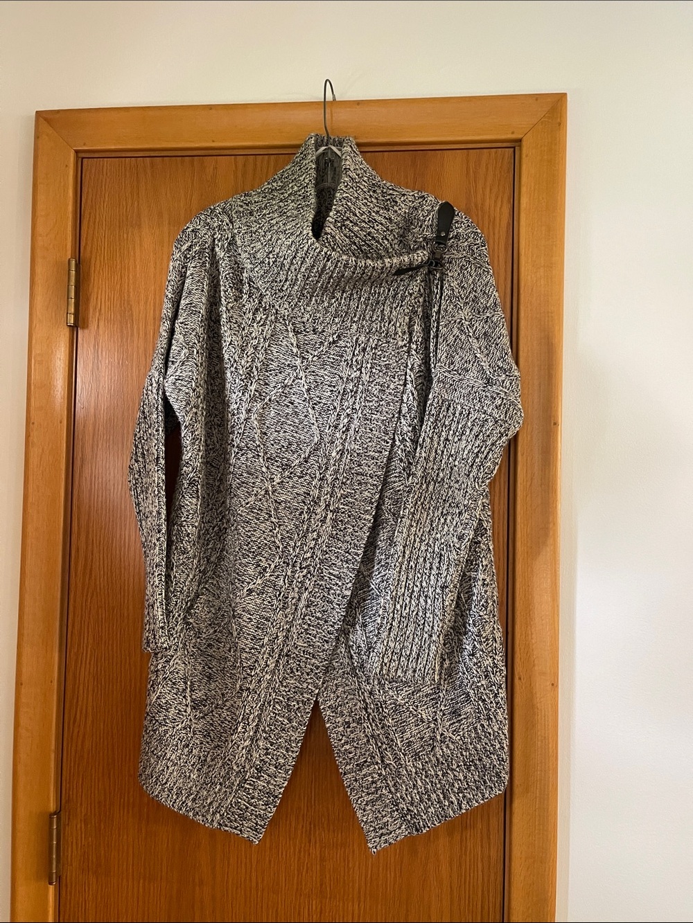 RD Style Marled Black & White Cable-Knit Turtleneck Sweater